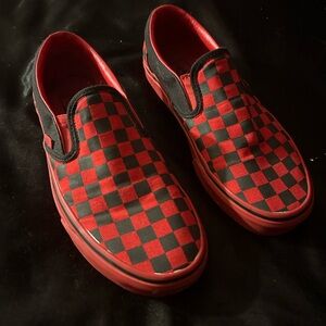 red and black checkered slip on vans size women’s 8.5